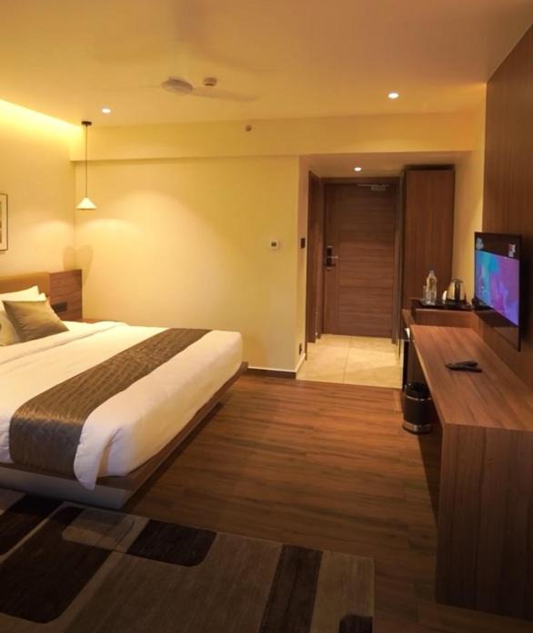 Vadakara Hotel | Crystal Suites