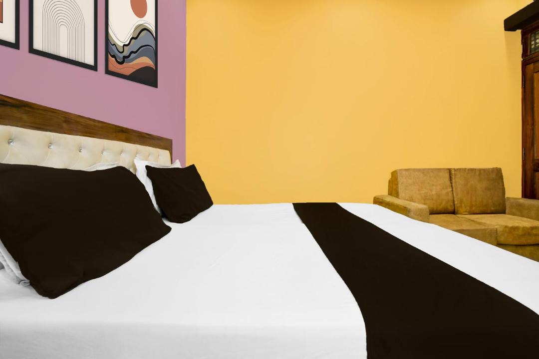 Sultanpur Hotel | Super OYO Hotel O Amhat Sultanpur City