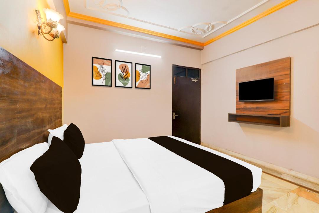 Indira Nagar Hotel | Super Hotel O Insaf Nagar Munshipuliya Formerly Vibrant