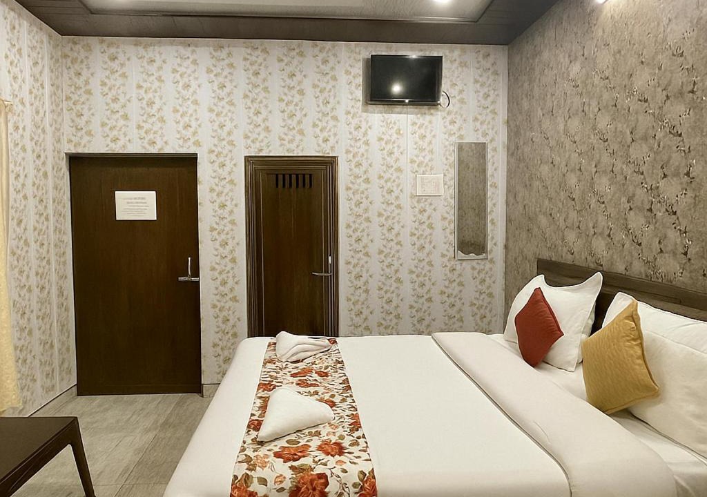 Varanasi Hotel | HOTEL SHIVAYY MAJESTIC - BHU Sundarpur Road 3km from KASHI VISHWANATH TEMPLE