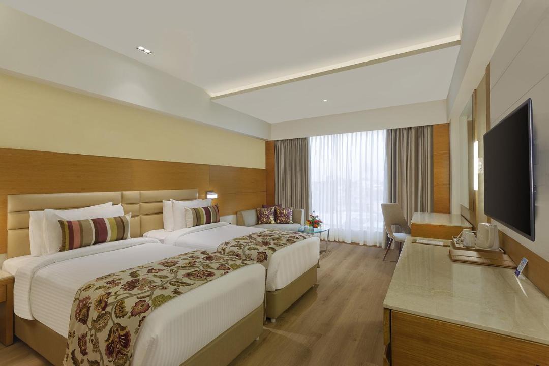 Jhansi Hotel | Nataraj Sarovar Portico