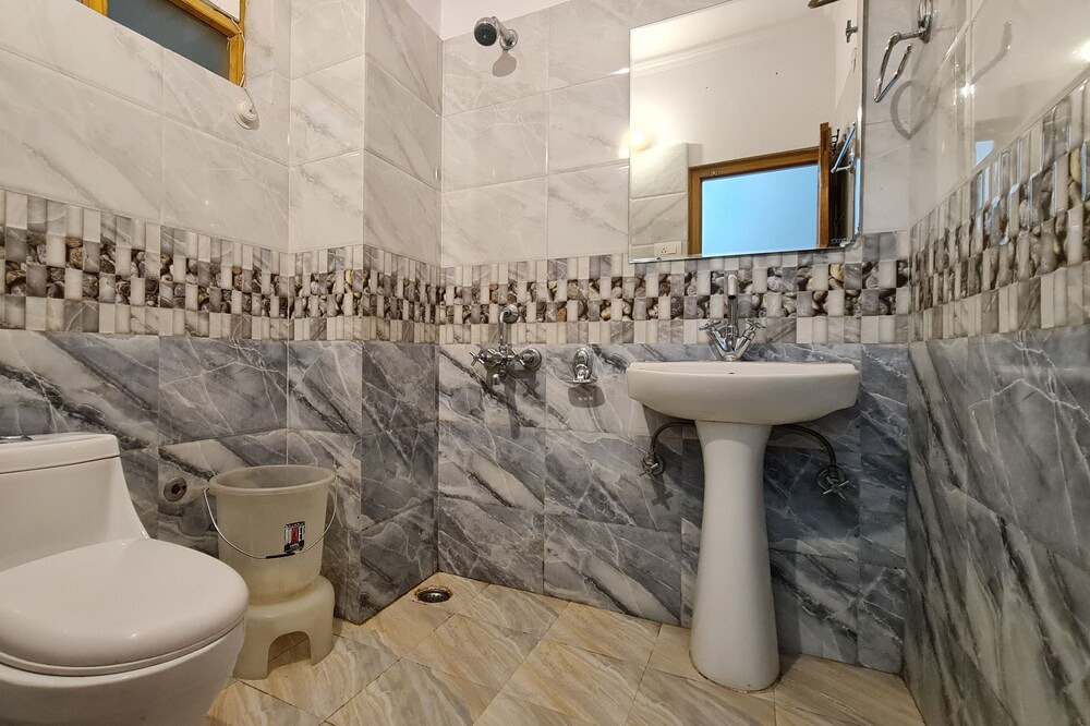 Photo of Bathroom in Jadrangal