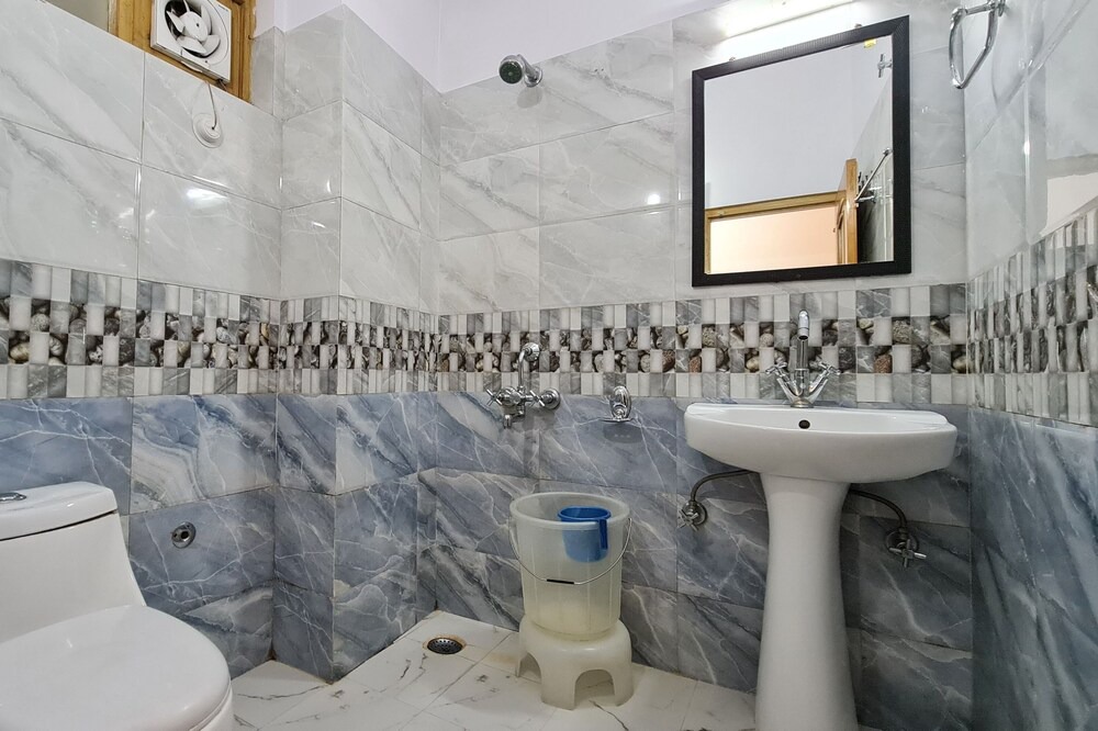 Photo of Bathroom in Jadrangal