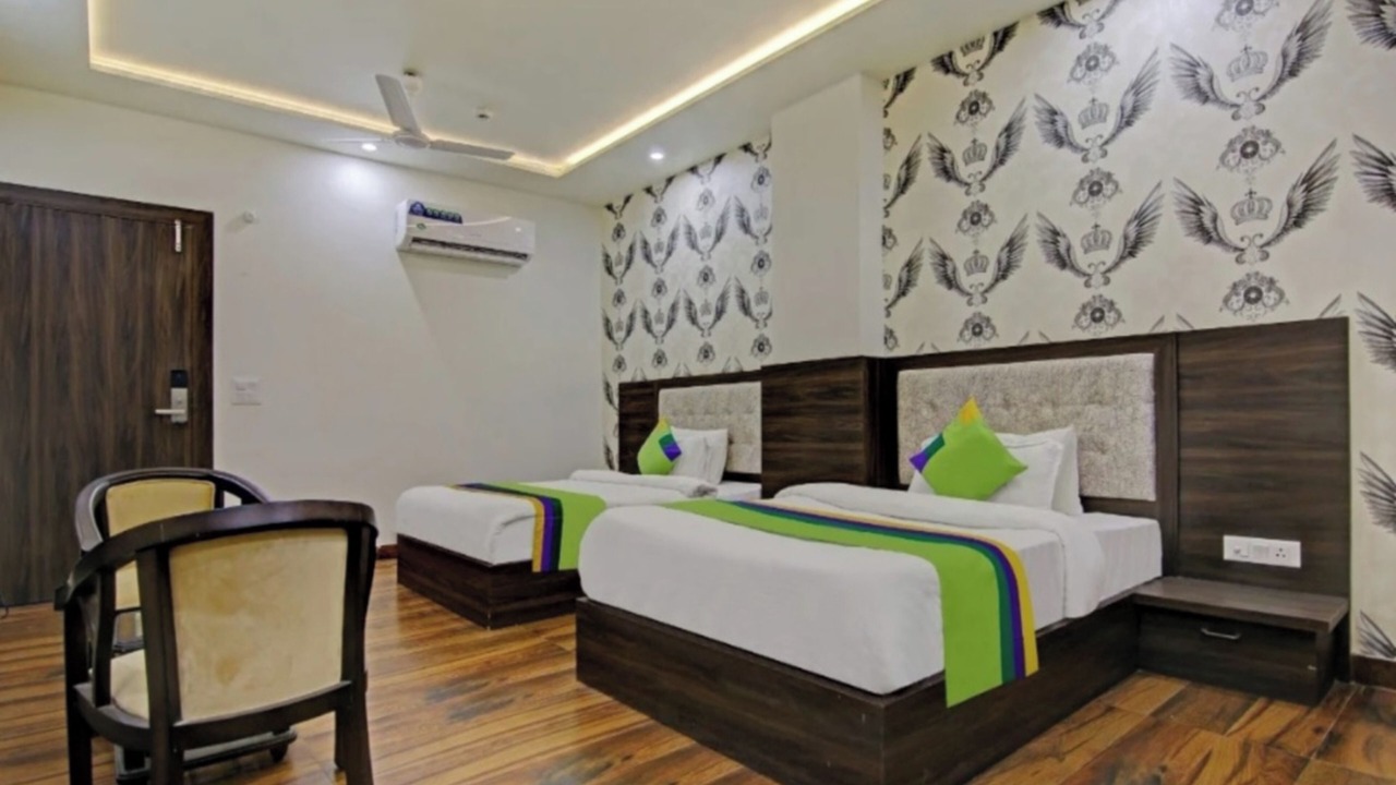 Photo of Bedroom in Taj Ganj