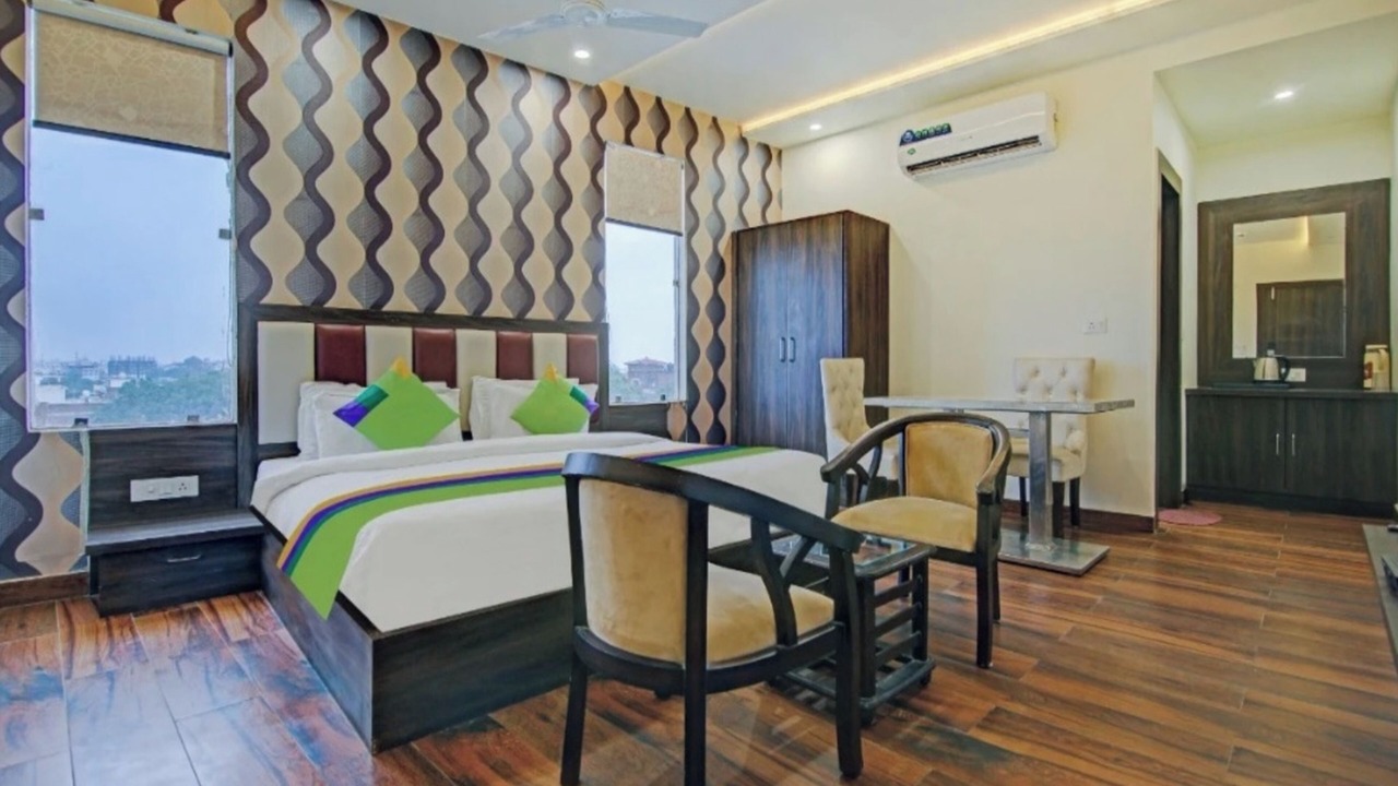 Photo of Bedroom in Taj Ganj