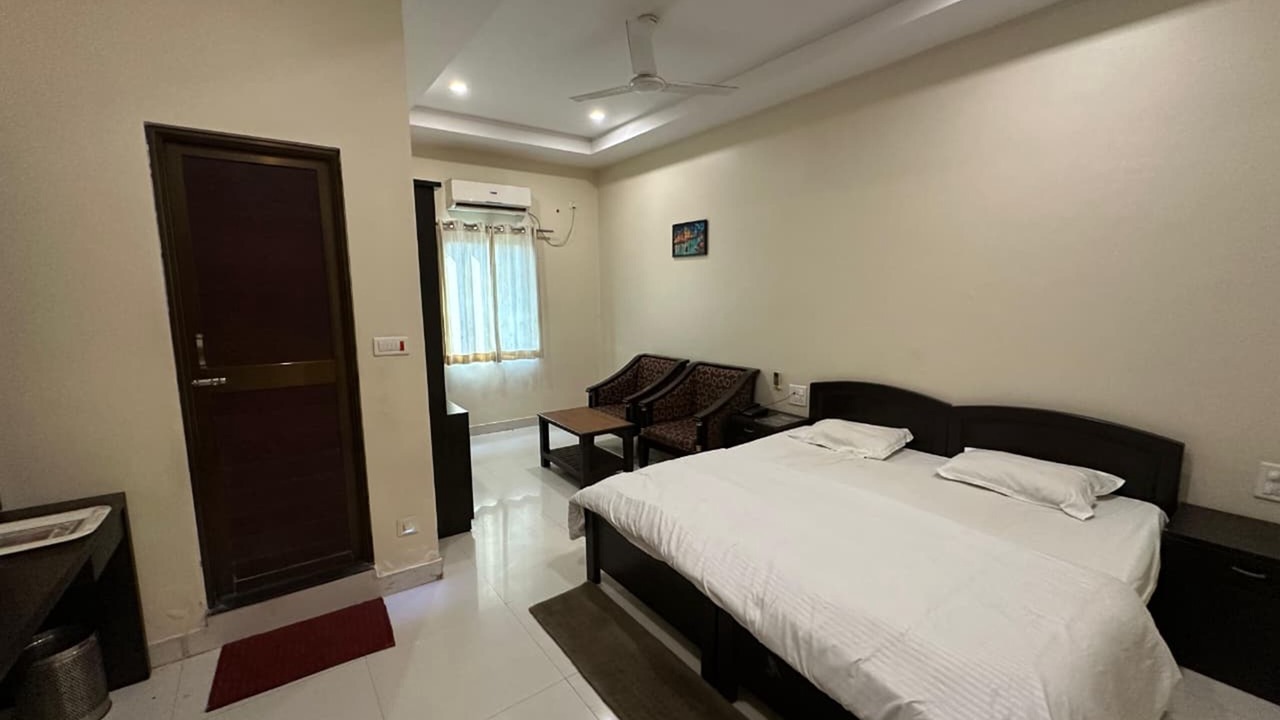 Photo of Bedroom in Bhadohi