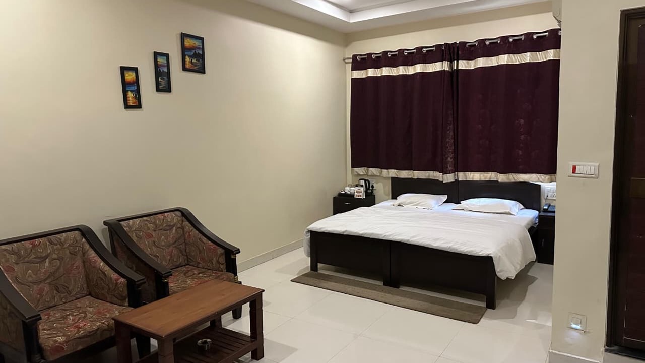 Photo of Bedroom in Bhadohi
