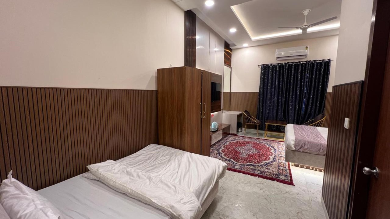 Photo of Bedroom in Hasanpur