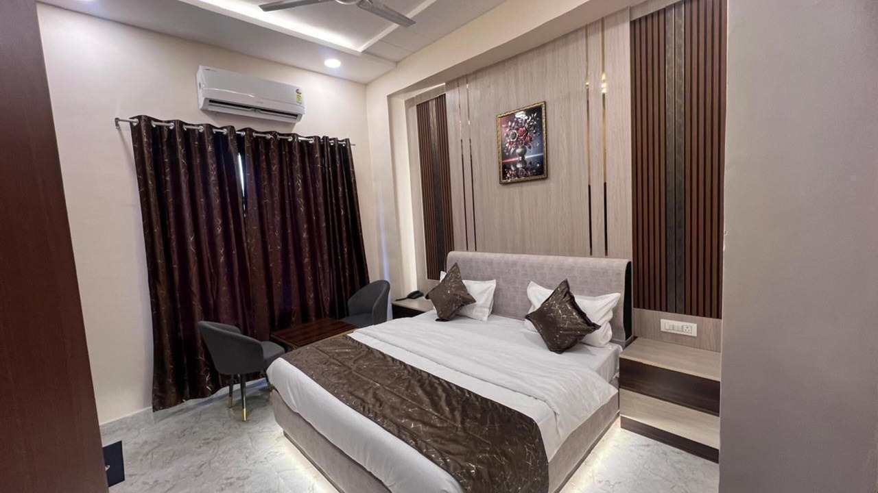 Photo of Bedroom in Hasanpur