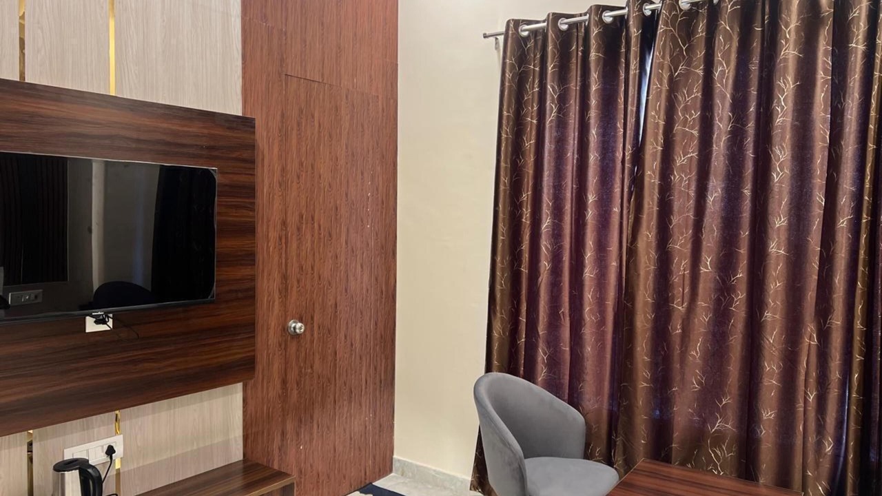 Photo of Bedroom in Hasanpur