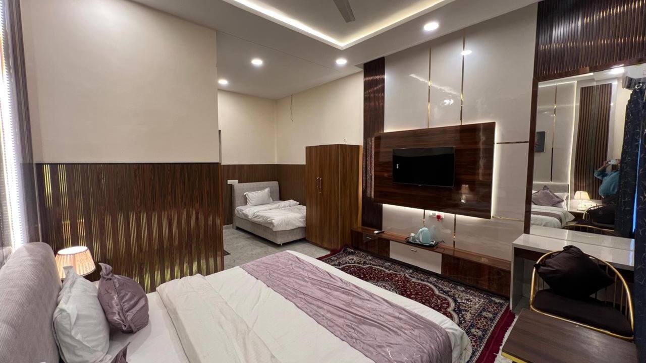 Photo of Bedroom in Hasanpur