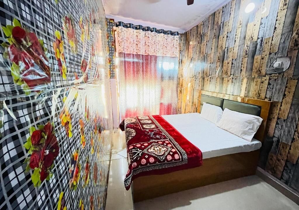 Photo of Bedroom in Taj Ganj