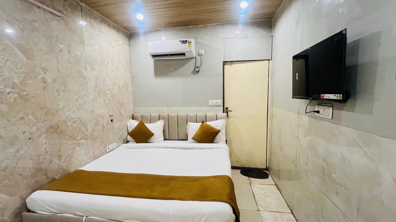 Photo of Bedroom in Kalkaji