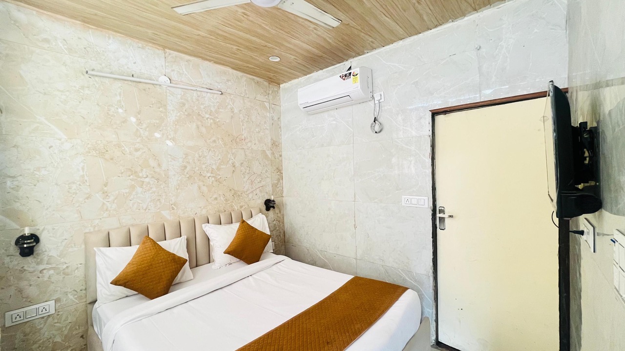 Photo of Bedroom in Kalkaji
