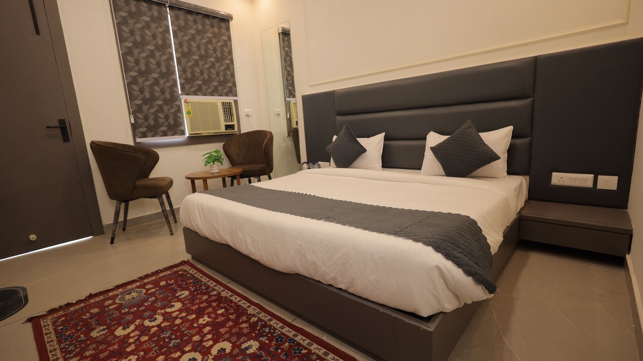 Photo of Bedroom in Taj Ganj