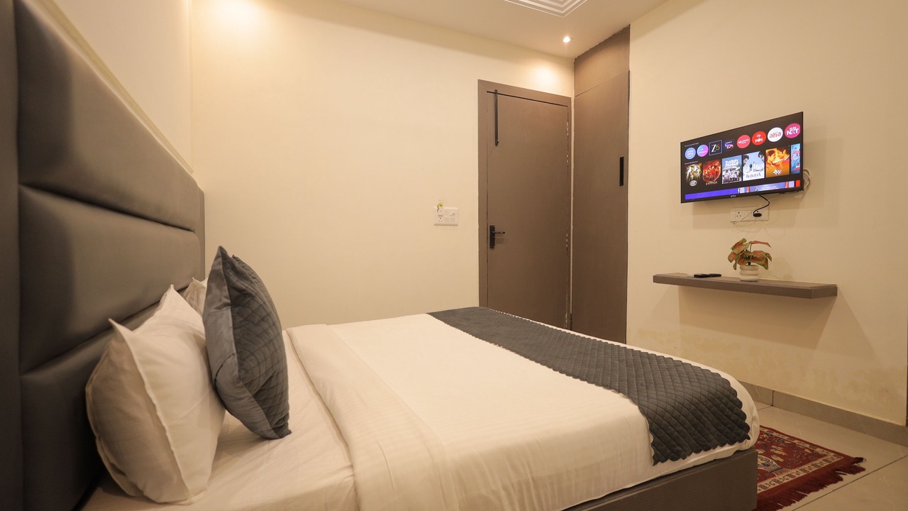 Photo of Bedroom in Taj Ganj