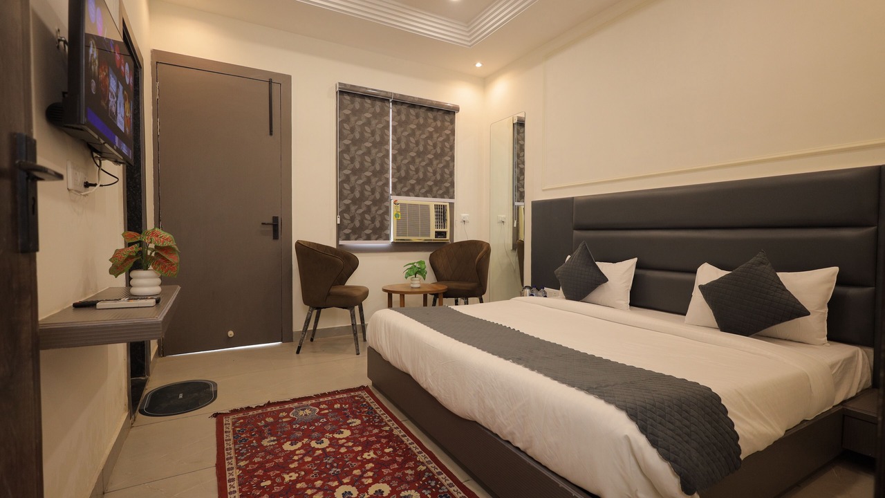 Photo of Bedroom in Taj Ganj