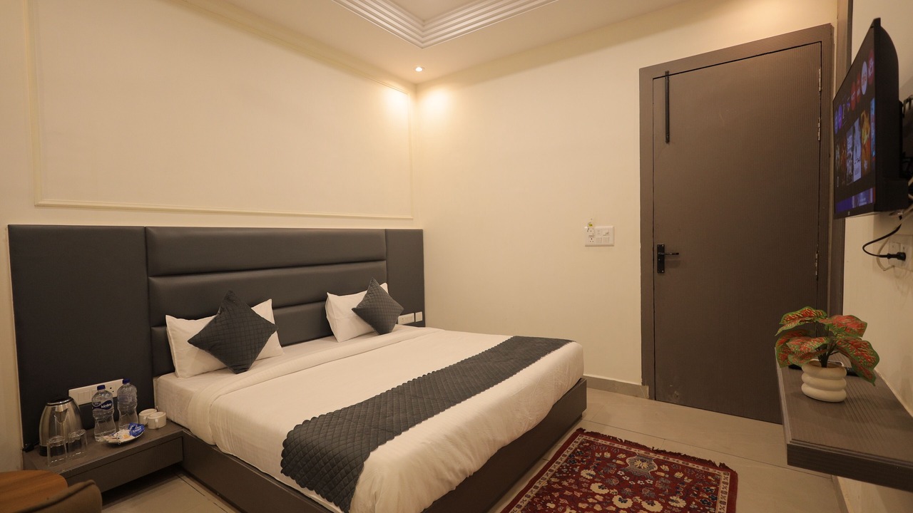 Photo of Bedroom in Taj Ganj