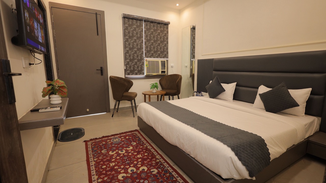 Photo of Bedroom in Taj Ganj