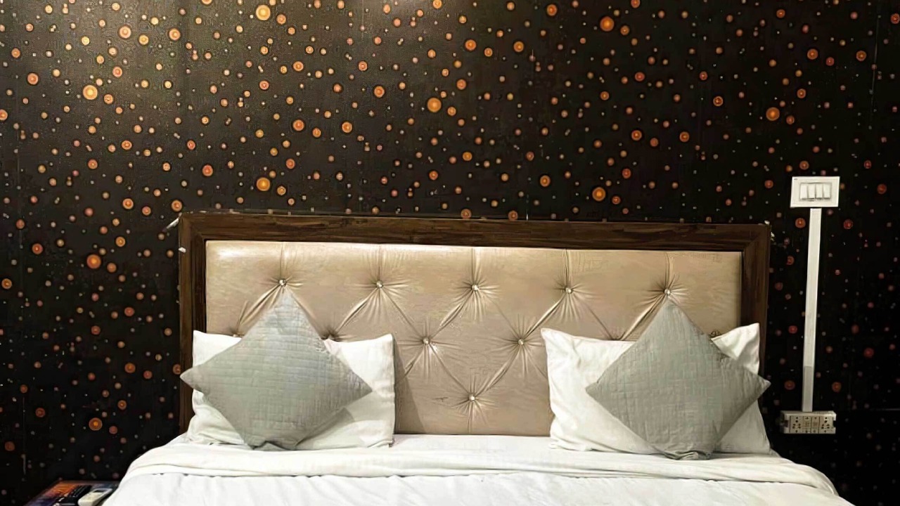 Photo of Bedroom in Taj Ganj