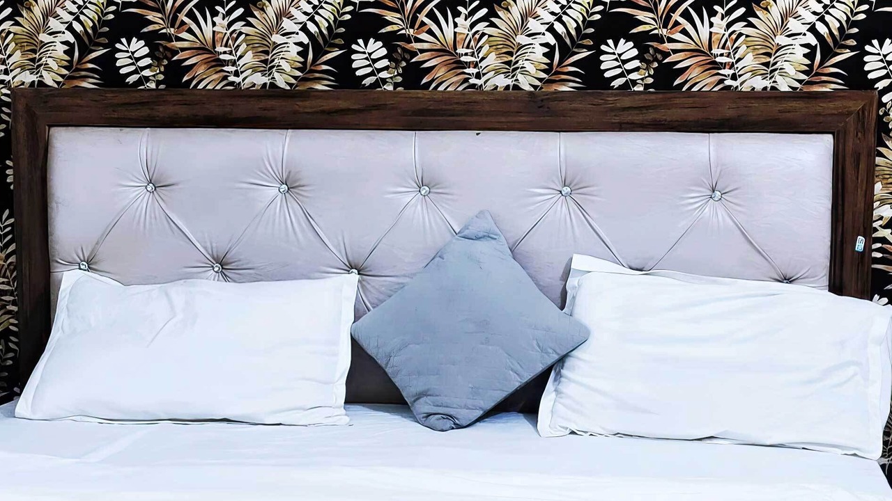 Photo of Bedroom in Taj Ganj