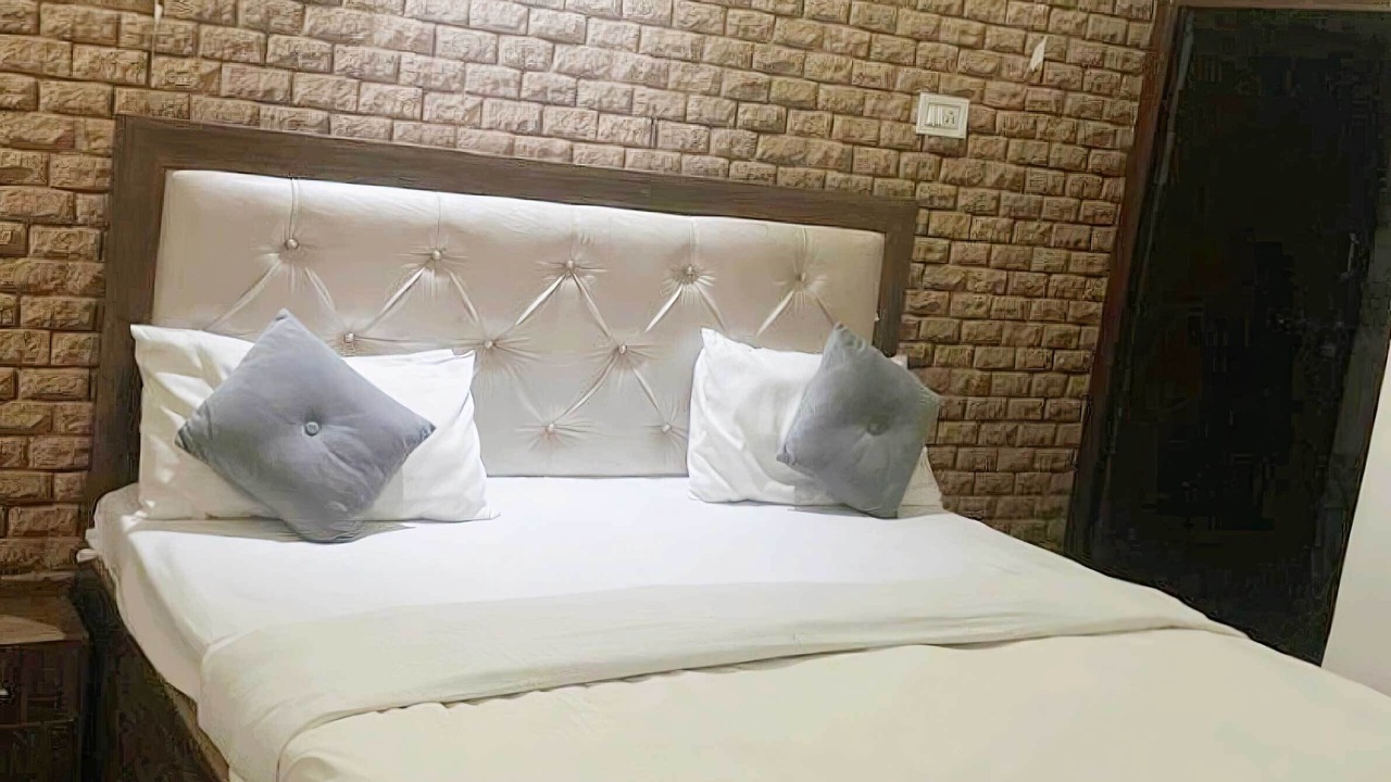 Photo of Bedroom in Taj Ganj