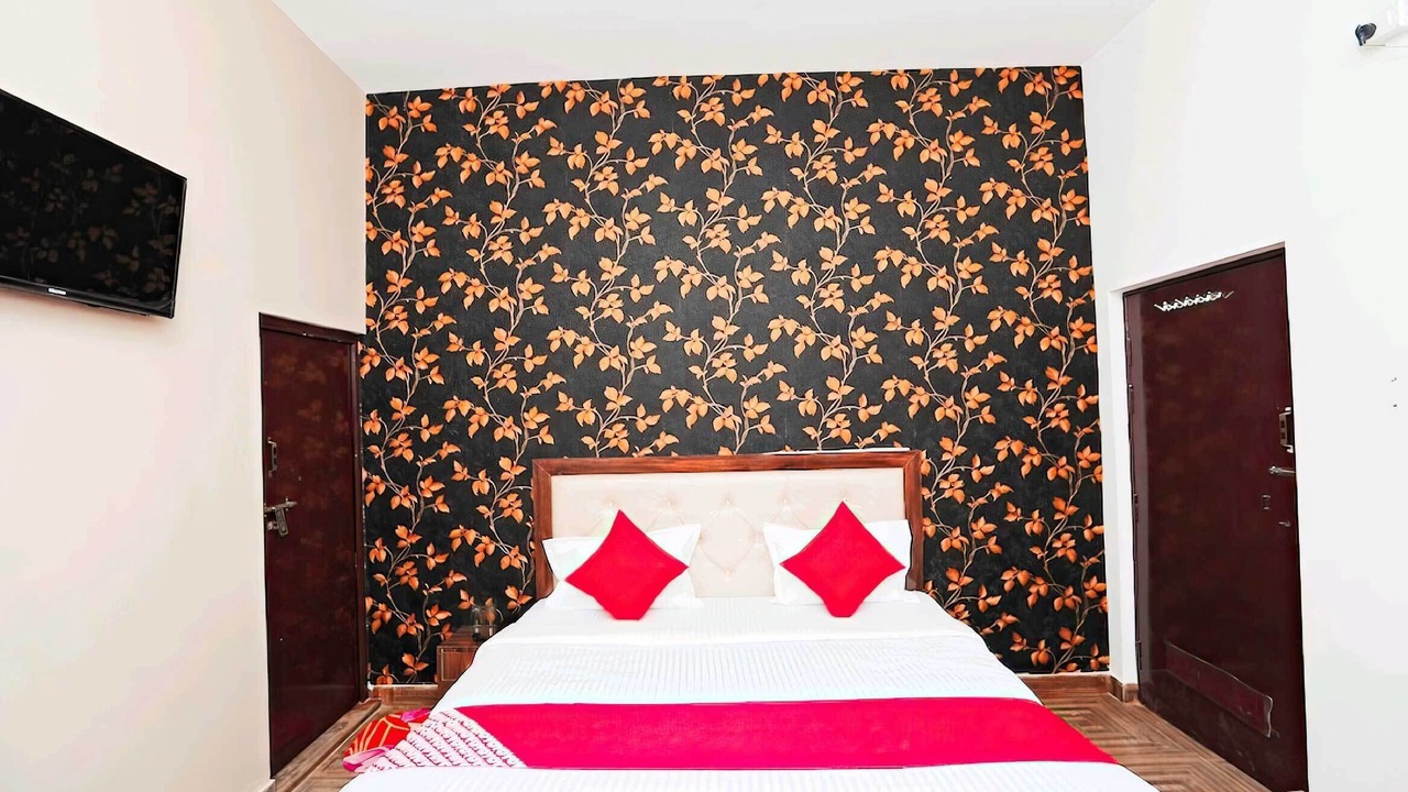 Photo of Bedroom in Taj Ganj