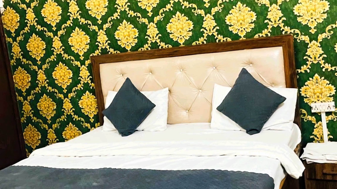 Photo of Bedroom in Taj Ganj