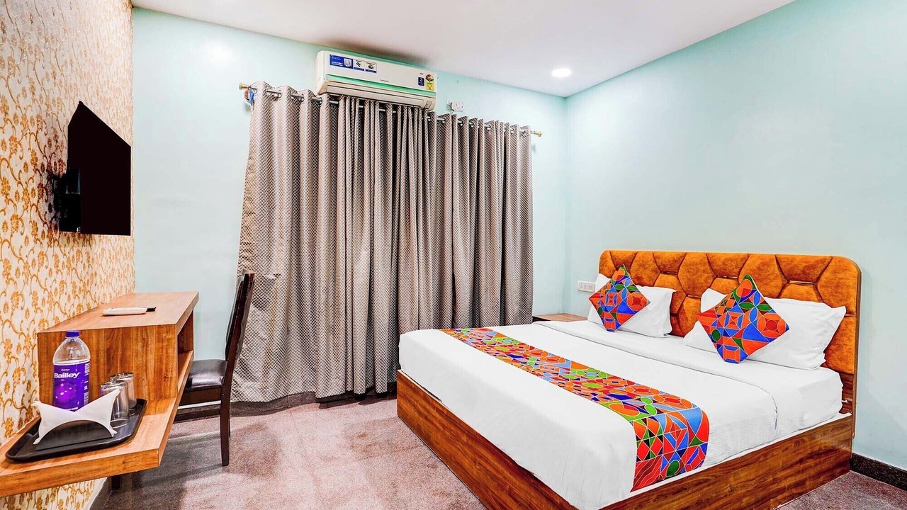 Photo of Bedroom in Murgesh Pallya