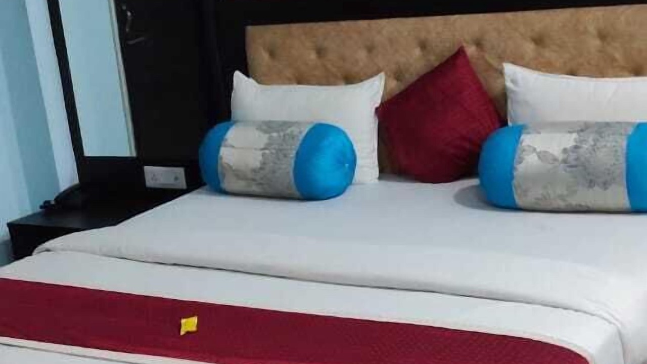 Photo of Bedroom in Taj Ganj