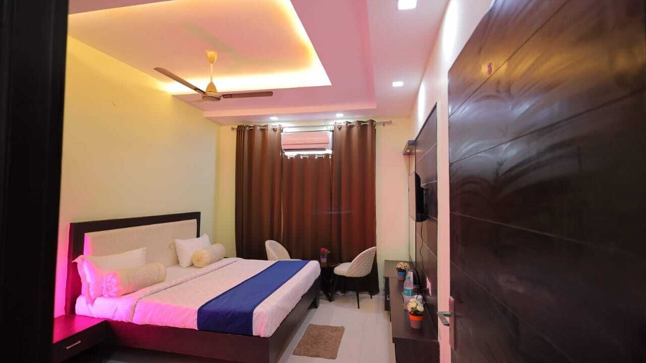 Photo of Bedroom in Taj Ganj