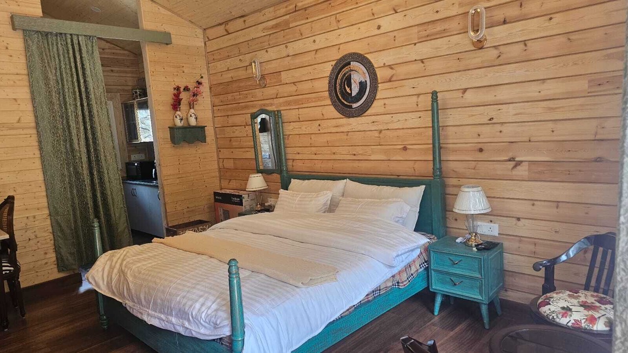 Photo of Bedroom in Badrinath