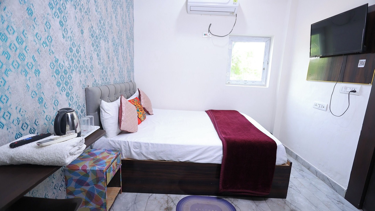 Photo of Bedroom in Taj Ganj