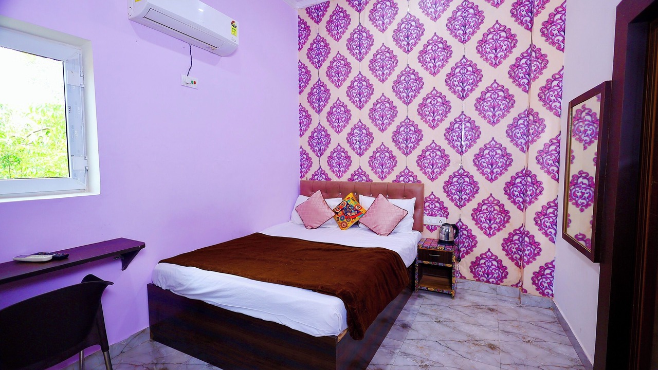 Photo of Bedroom in Taj Ganj