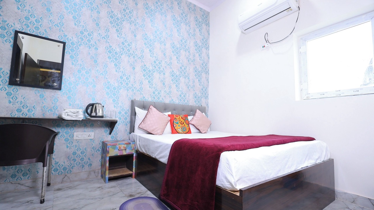 Photo of Bedroom in Taj Ganj