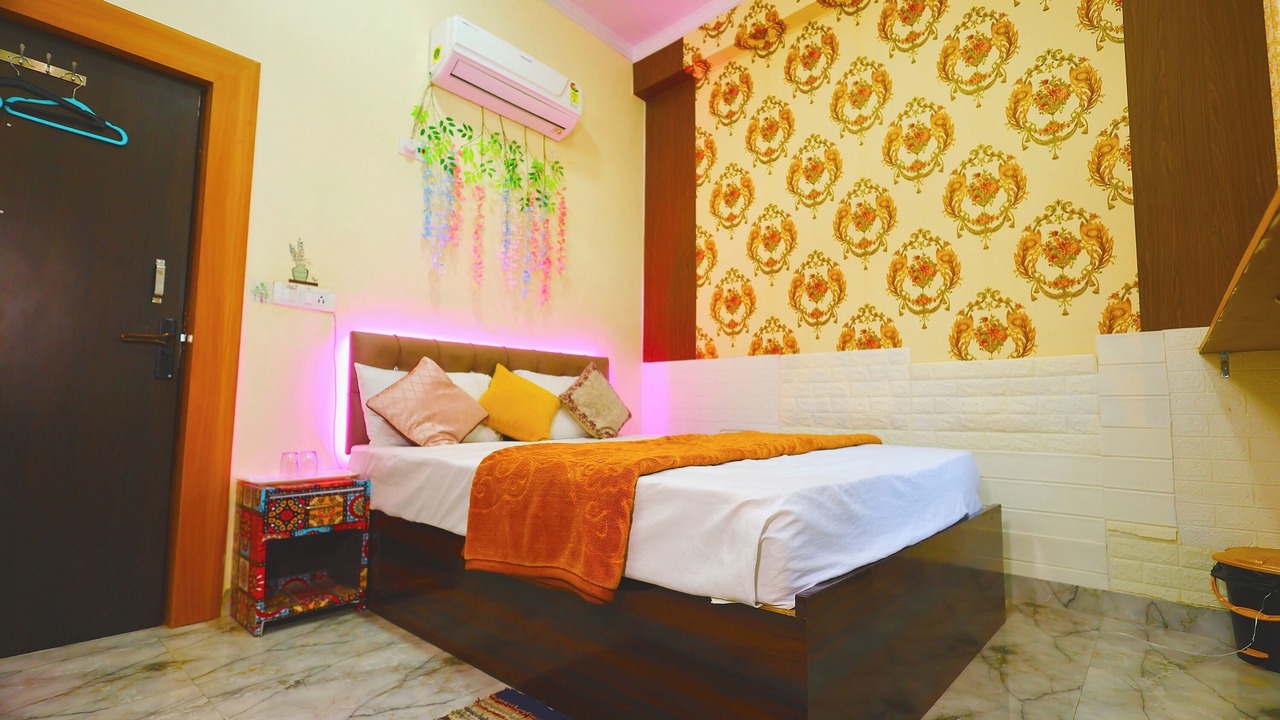 Photo of Bedroom in Taj Ganj