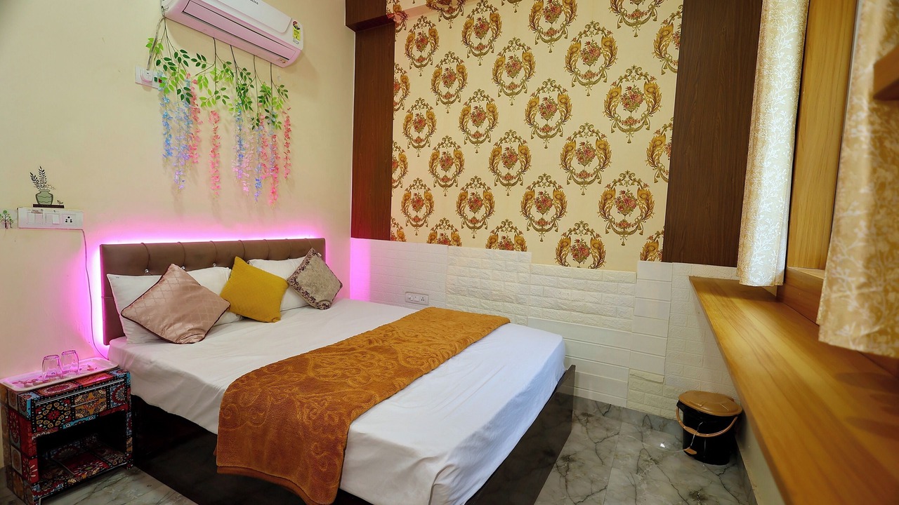 Photo of Bedroom in Taj Ganj