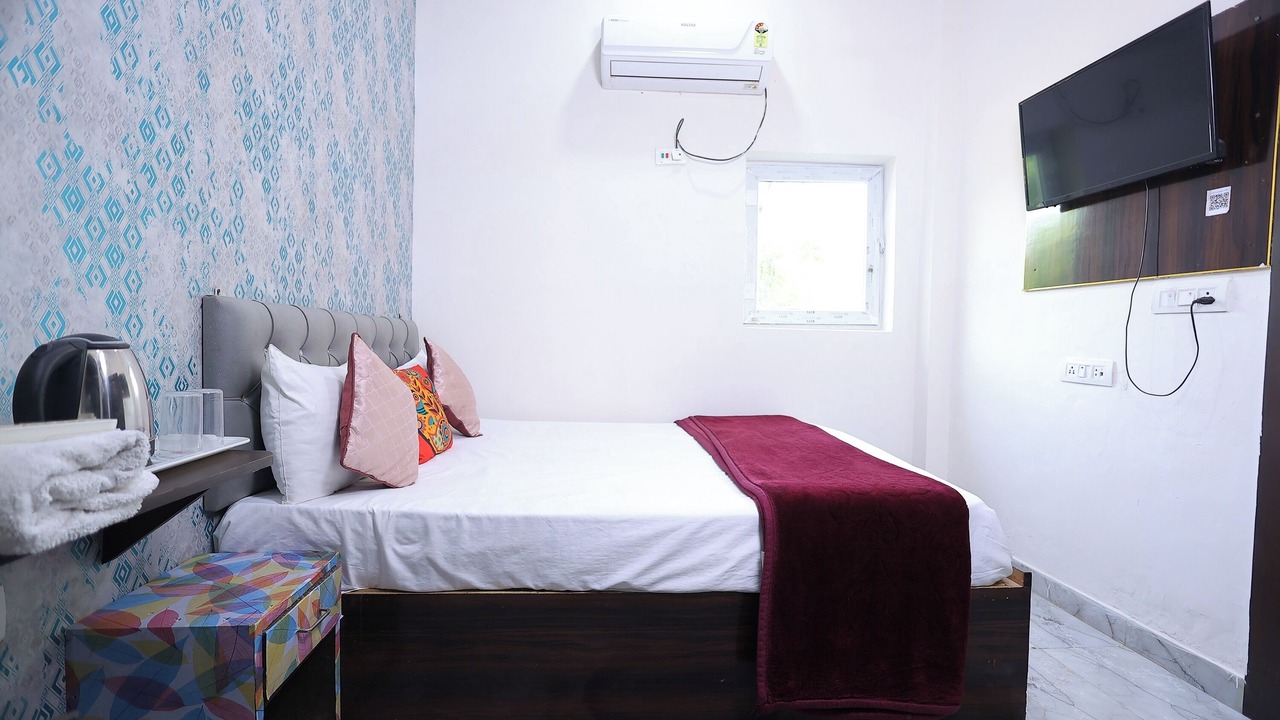 Photo of Bedroom in Taj Ganj