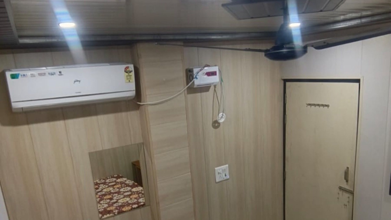 Photo of Bedroom in Mainpuri