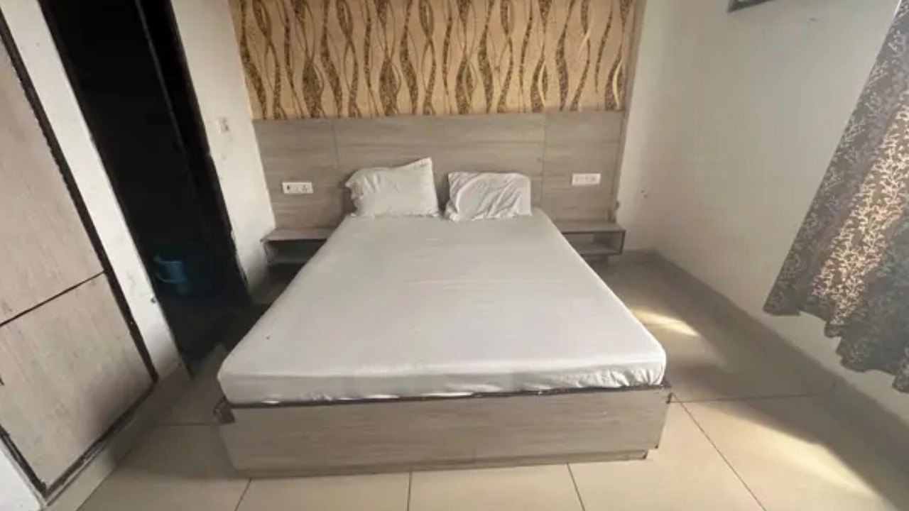 Photo of Bedroom in Azadpur