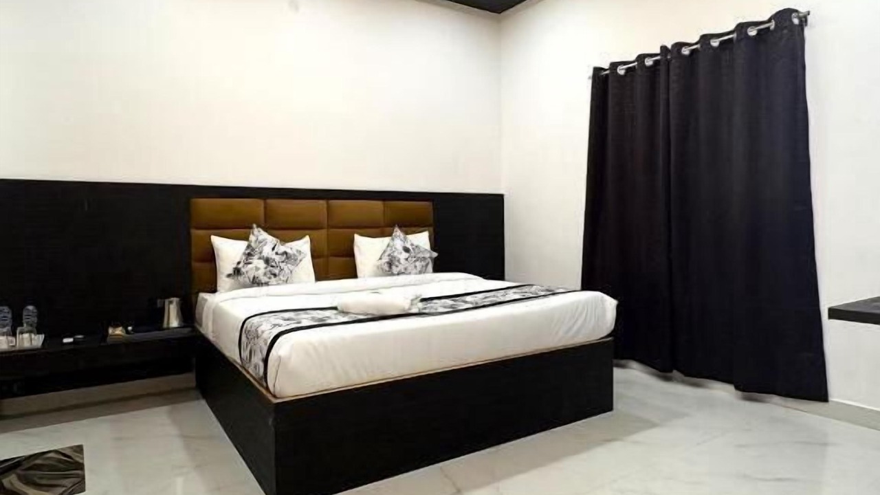 Photo of Bedroom in Taj Ganj