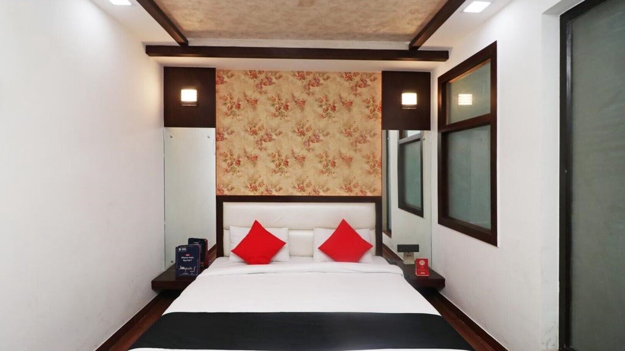 Photo of Bedroom in Taj Ganj