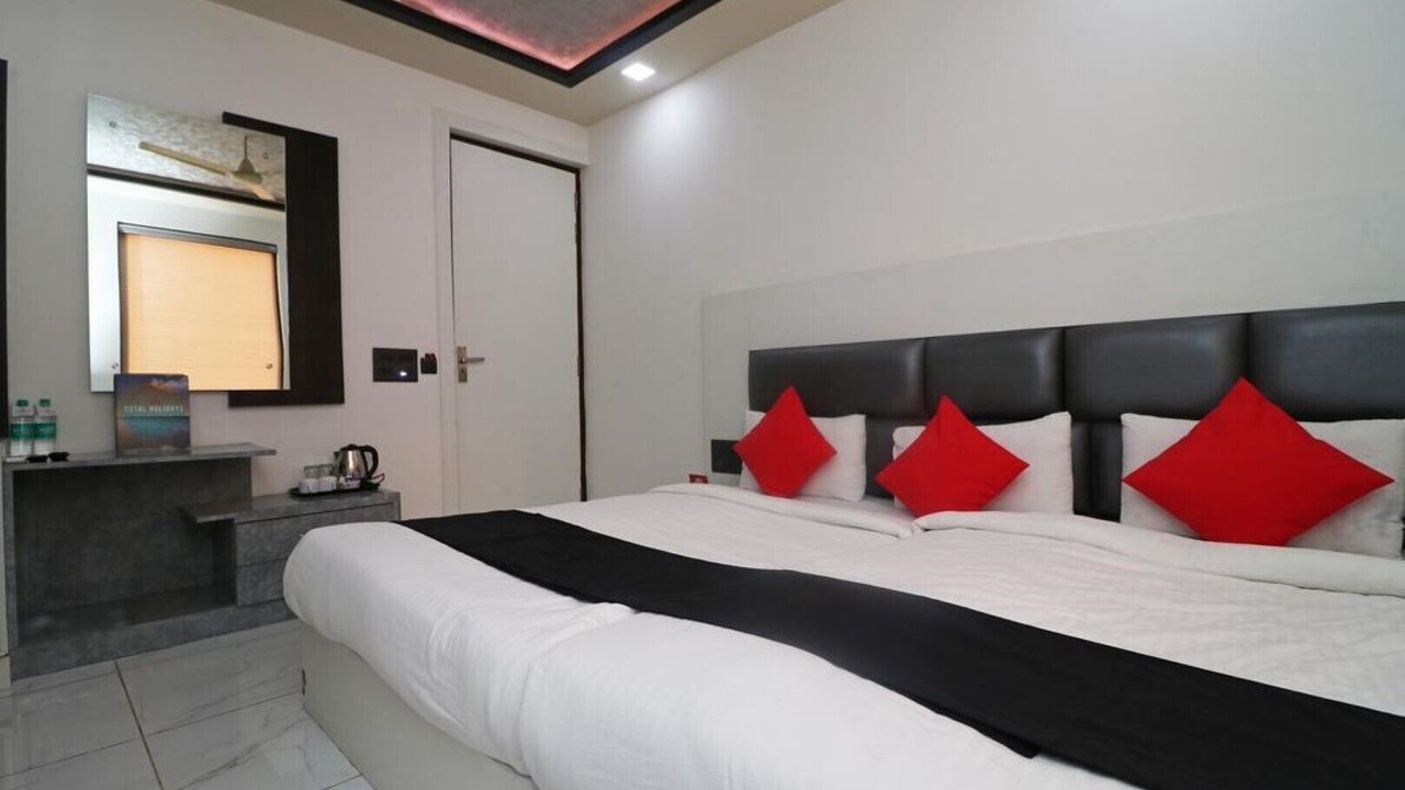 Photo of Bedroom in Taj Ganj