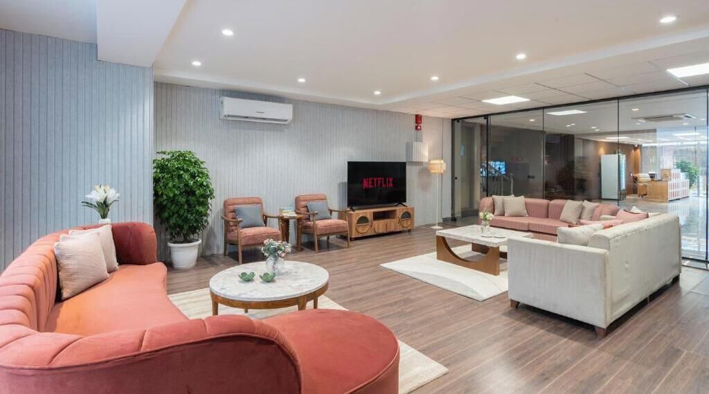 Photo of Livingroom in DLF Phase 3