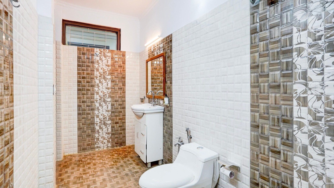 Photo of Bathroom in The Mall Road