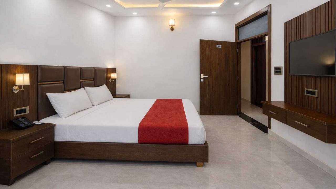 Photo of Bedroom in Taj Ganj