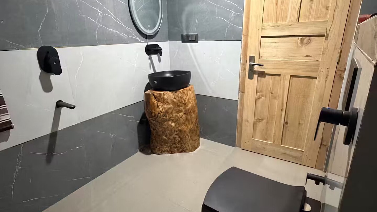 Photo of Bathroom in Theog