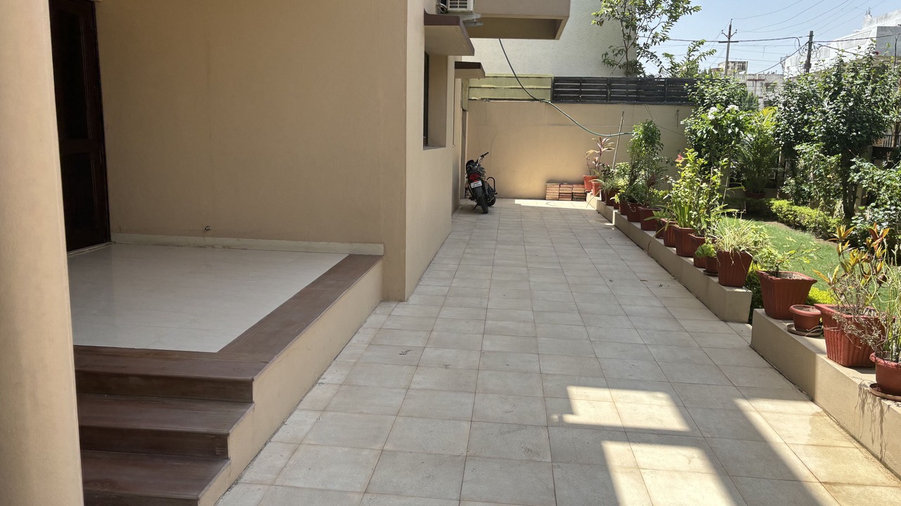 Photo of Outdoor in Rau