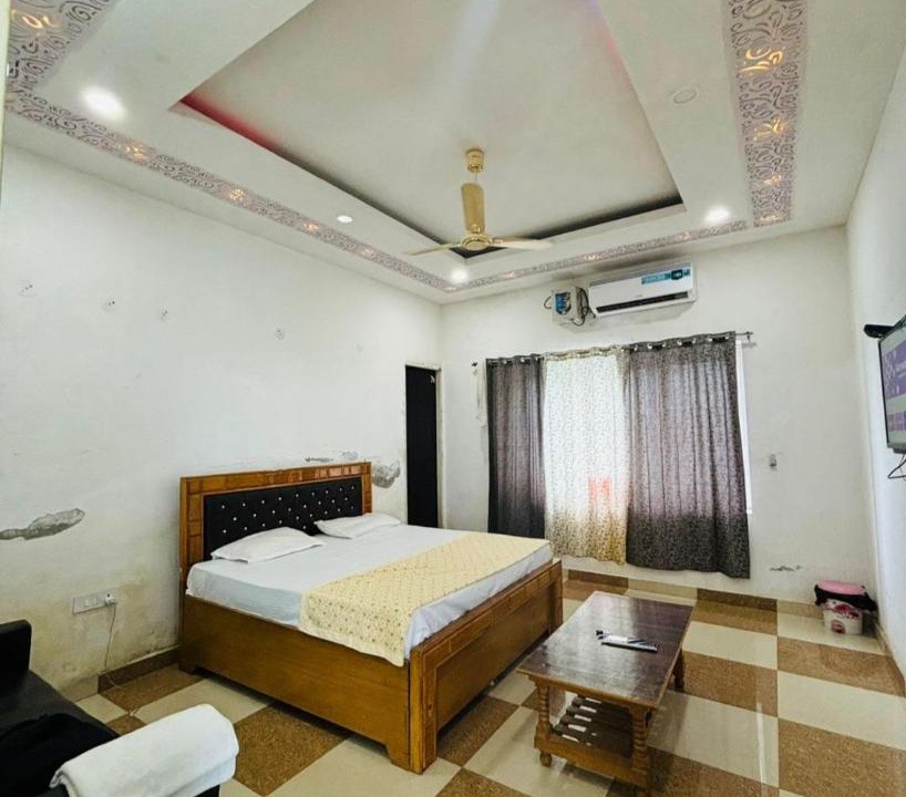 Photo of Bedroom in Dhampur