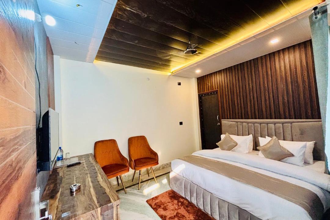 Photo of Others in Lansdowne